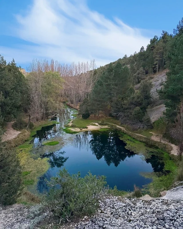 ¡Un día cualquiera en la Fuentona!
Este monumento natural siempre nos espera con su mejor semblante sin importar la época del año.
📸 @oscarmk83

#fuentona #monumentonatural #naturaleza #soria #soriaestademoda #turismo