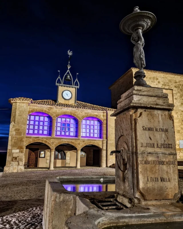 ¡Una de las plazas más sorprendentes de la provincia de Soria!
Es increíble que pequeños pueblos como Morón de Almazán guarden grandes sorpresas como esta.
📸 @rocioguijo

#morondealmazan #soria #soriaestademoda #turismo #sorianitelaimaginas #castillayleon #soriamola #cyl #cylesvida #patrimonio #turismorural #españa #spain #viajar #pueblosconencanto