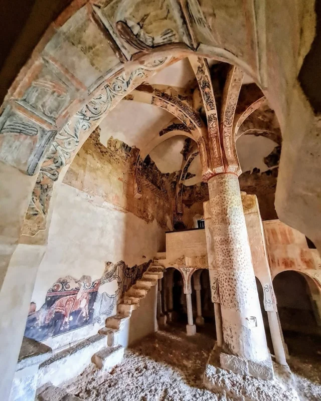 ¡Una recomendación que nunca falla!
La ermita de San Baudelio sorprendente a todo el mundo 🤎
📸 @rocioguijo

#sanbaudelio #casillasdeberlanga #patrimonio #soria #soriaestademoda #turismo