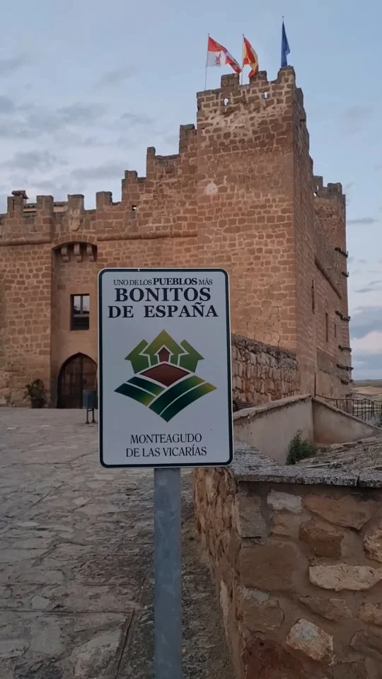 Este es sólo un pequeño aperitivo para que vengas a conocer Monteagudo de las Vicarías.
¿Quieres comprobar por qué pertenece a la lista de los Pueblos Más Bonitos de España?

#monteagudodelasvicarias #soria #soriaestademoda #turismo @lospueblosmbe