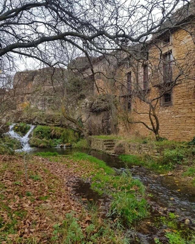 Hoy damos un breve paseo por Lumías, al sur de la provincia de Soria, para respirar los últimos días de otoño junto al río Talegones.

#lumias #pueblosdesoria #soria #soriaestademoda #turismo