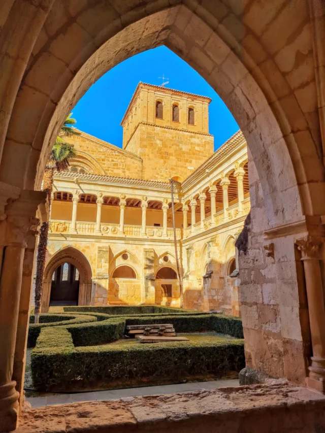 Tienes que visitar esta joya cisterciense en Santa María de Huerta.

#santamariadehuerta #monasteriodesantamariadehuerta #monasterio #soria #Soriaestademoda #spain #españa