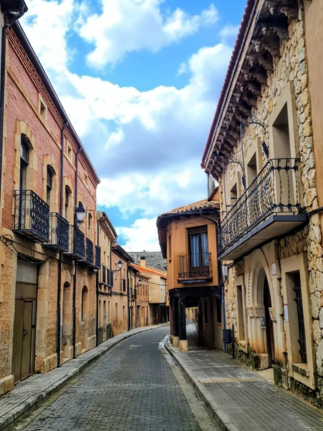 En cada calle se respira historia. 
Recuerda que Berlanga de Duero debería estar en tu lista de imprescindibles sorianos.

#berlangadeduero #soria #Soriaestademoda #España #spain