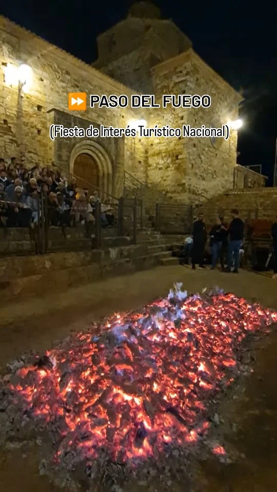 ¿Cómo son los momentos previos al Paso del Fuego de San Pedro Manrique?
Cuenta atrás para esta Fiesta de Interés Turístico Nacional que no puedes perderte.

#pasodelfuego #tradicion #sanpedromanrique #sanjuan  #soria #soriaestademoda #turismo #españa #castillayleon