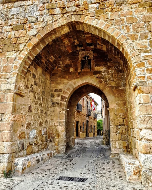 Monteagudo de las Vicarías, uno de los Pueblos Más Bonitos de España en Soria, te espera al sureste de la provincia.

#monteagudodelasvicarias #soria #soriaestademoda #turismo #españa #castillayleon #patrimonio @lospueblosmbe