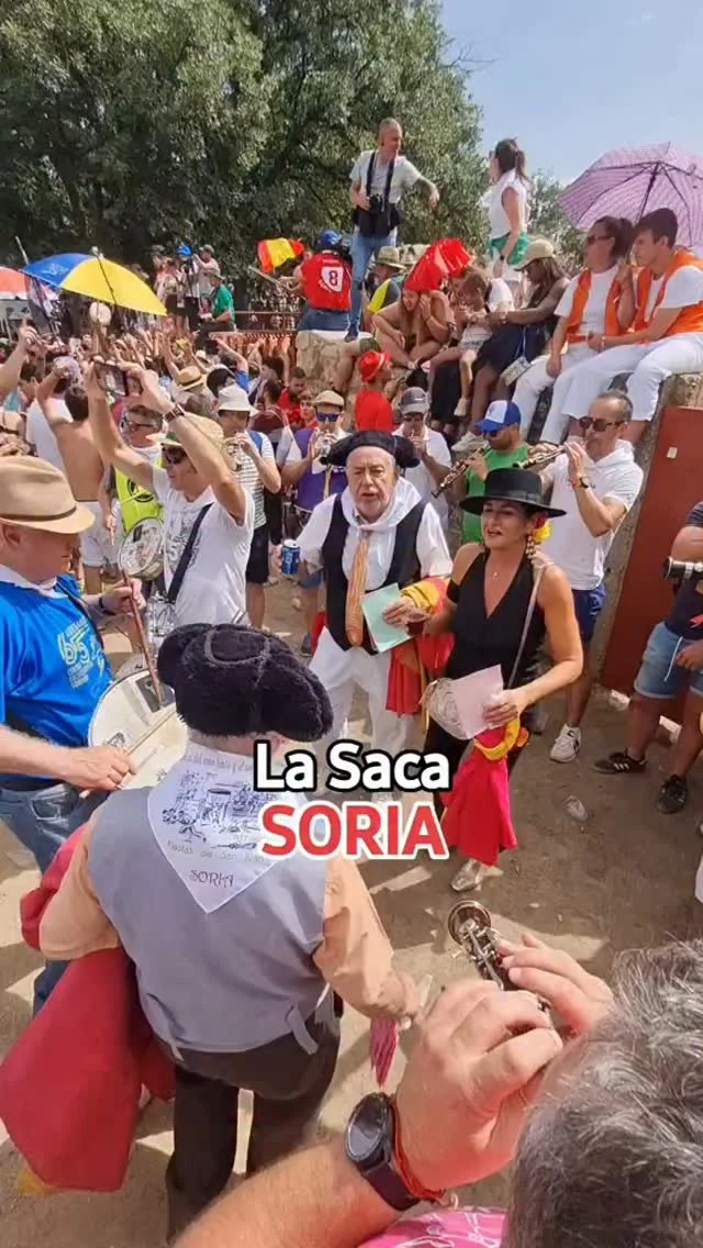 Vamos a #laSaca, #mocita salada...Después del #pregon llega el jueves mas colorido del año llega a #Soria en los #SanJuanes
#fiesta #fiestas